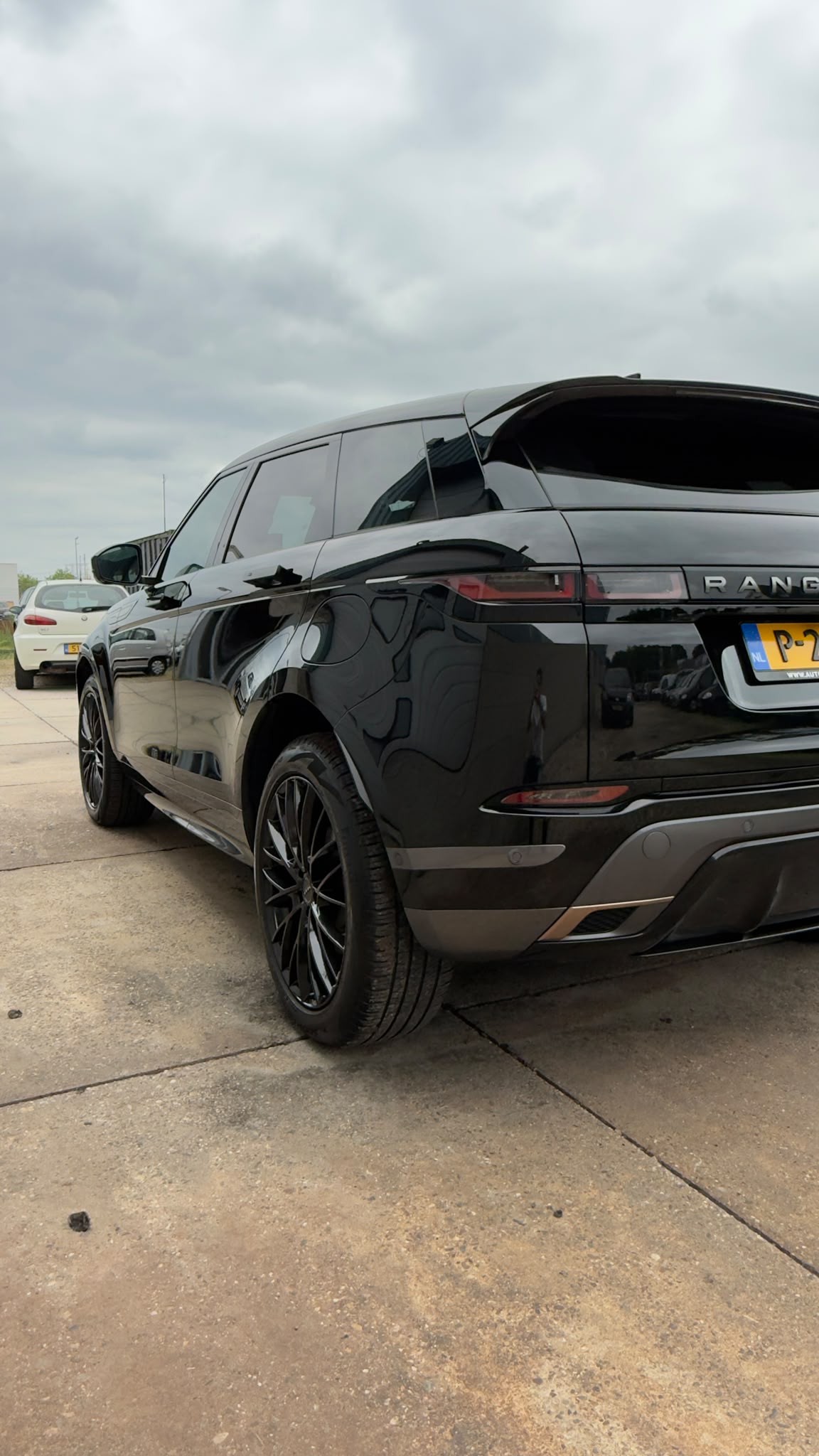 Detailing resultaat van zwarte auto